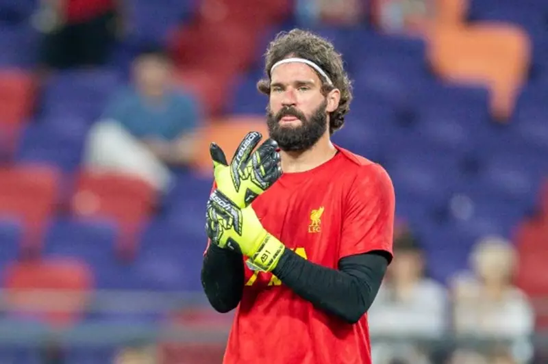 أليسون بيكر